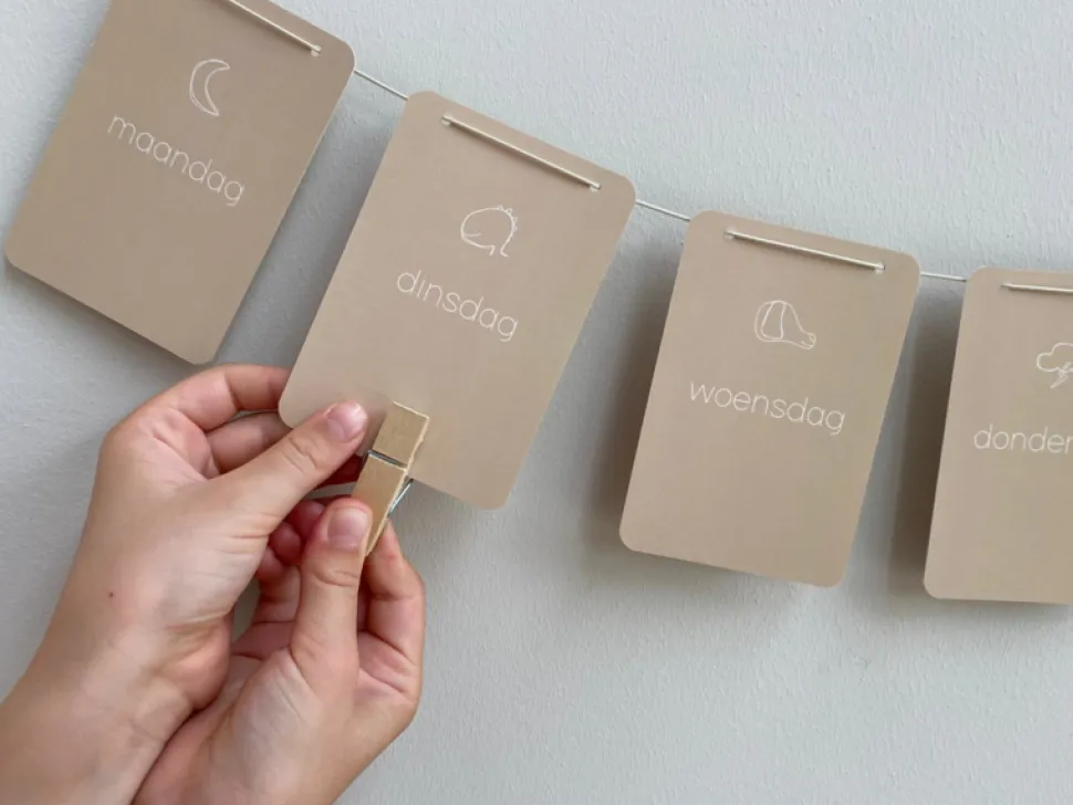 Dagen Van De Week Slinger Met Pictogrammen