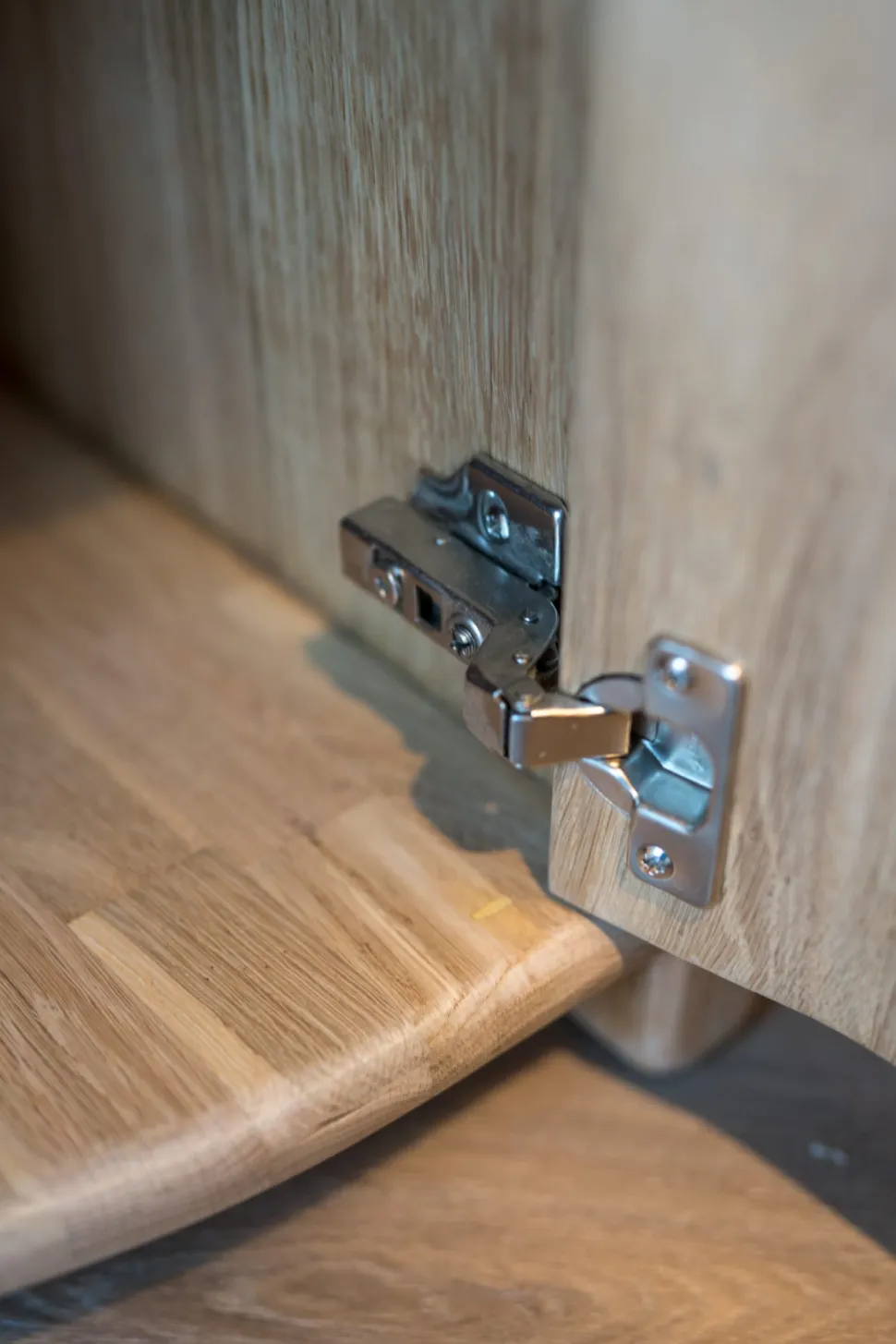 Furnitique - Custom Made Volmassief Eikenhouten Speeltafel + Wandmeubel