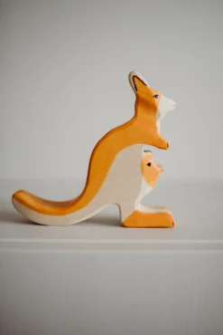 Holztiger Kangoeroe Met Baby Van Hout